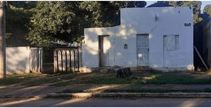 Terreno de esquina com casa à venda no bairro Cristo Redentor