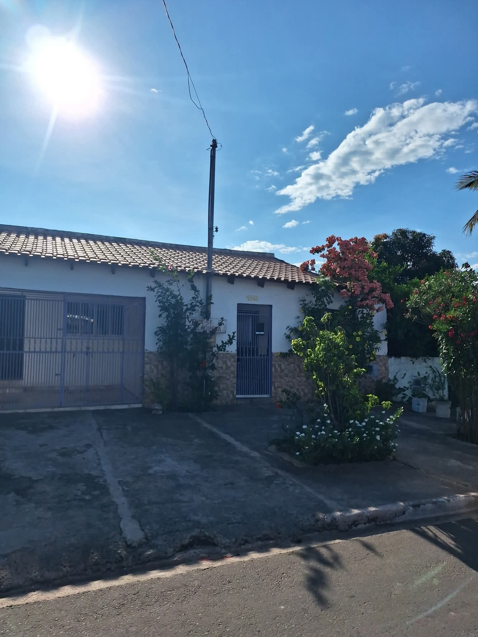 Casa disponível para venda no bairro Nova Corumbá com 3 quartos