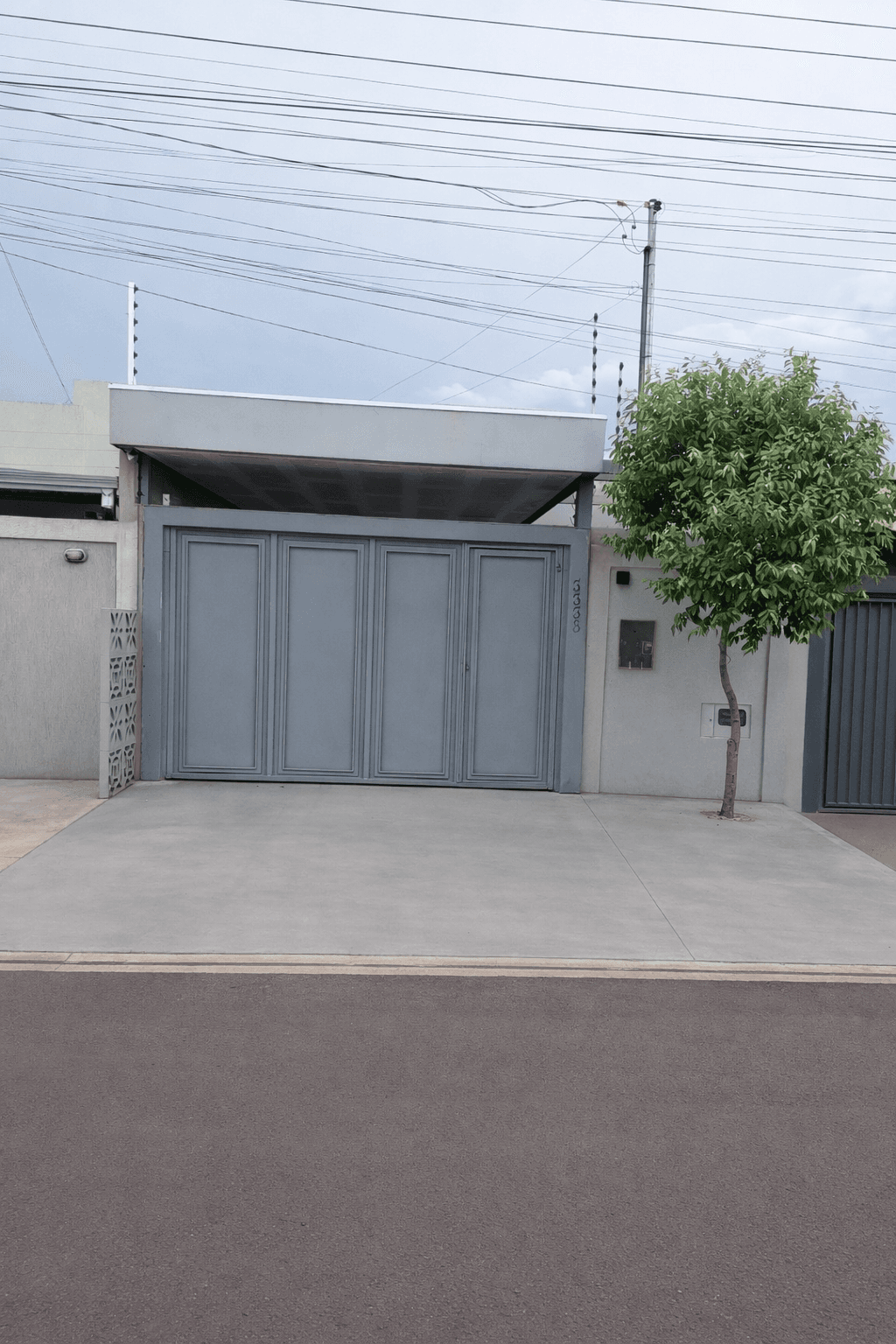 Casa moderna com área gourmet e jacuzzi à venda no Bairro Popular Nova